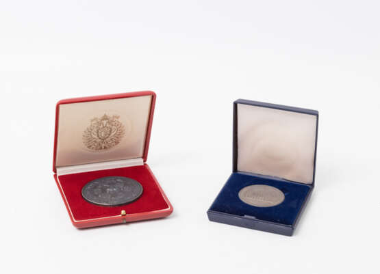 Konvolut von zwei Medaillen, ca. 139g Feinsilber - photo 1