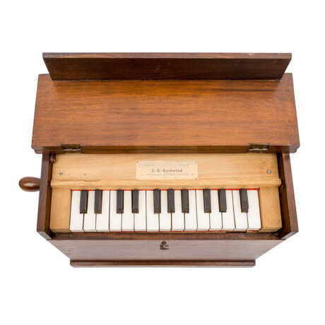 HARMONIUM J. G. GSCHWIND HARMONIUM UND PIANOFABRIK - photo 2