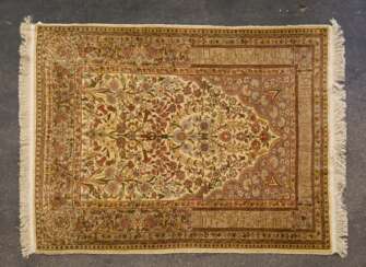 Orientteppich aus Seide. HEREKE, 20. Jahrhundert, ca. 136x114 cm