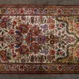 Orientteppich aus Seide. GHOM/IRAN, 20. Jahrhundert, 120x77 cm - photo 1