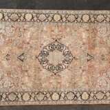 Orientteppich aus Kashmirseide. 20. Jahrhundert, 185x126 cm - photo 1