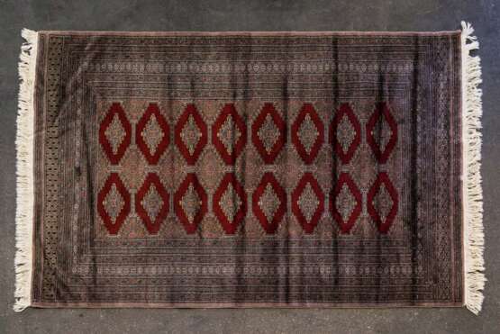 Orientteppich. PAKISTAN, 20. Jahrhundert, 176x124 cm - Foto 1
