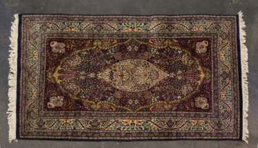 Orientteppich. PERSIEN, 20. Jahrhundert, ca. 233x140 cm