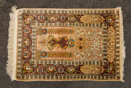 Orientteppich aus Seide. HEREKE/TÜRKEI, 20. Jahrhundert, ca. 76x54 cm - photo 1