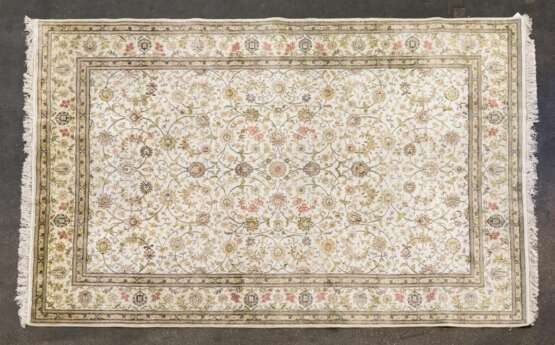 Orientteppich aus Seide. 20. Jahrhundert, ca. 287x199 - Foto 1