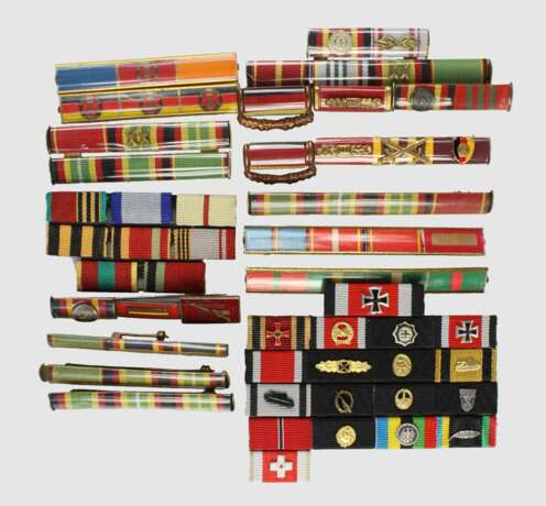 Sammlung von 30 Interimsbandspangen - Foto 3