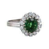 Ring mit grünem Turmalin ca. 3,1 ct, entouriert von 14 Brillanten, - Foto 2