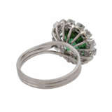 Ring mit grünem Turmalin ca. 3,1 ct, entouriert von 14 Brillanten, - photo 3