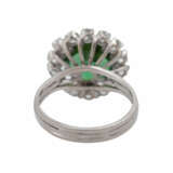 Ring mit grünem Turmalin ca. 3,1 ct, entouriert von 14 Brillanten, - photo 4