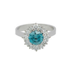 Ring mit blauem Zirkon, ca. 1,4 ct entouriert von Brillanten, ca. 0,5 ct,