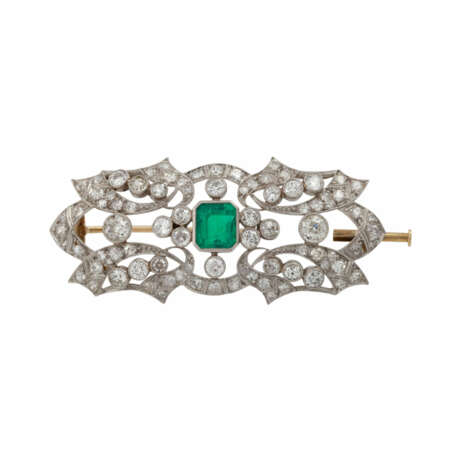 Art Déco Brosche mit Smaragd von ca. 1,4 ct und Diamanten, - фото 1
