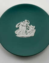 Блюдце для украшений Wedgwood "Теорикон". Неоклассицизм, Англия, бисквитный фарфор. 1984 год Блюдце для украшений Wedgwood "Теорикон". Неоклассицизм, Англия, бисквитный фарфор. 1984 год