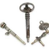 Uhrenschlüssel: kleine Sammlung seltener Spindeluhrenschlüssel, ca. 1680-1820, dabei Raritäten - photo 3