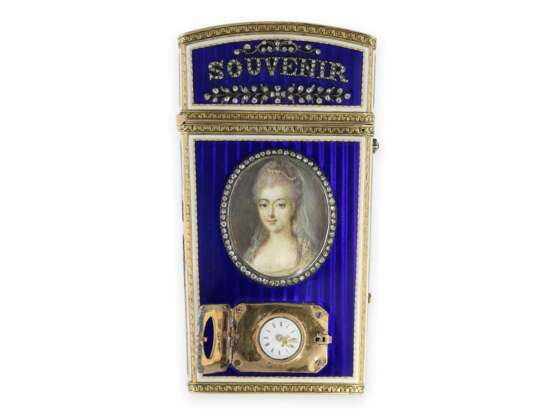 Etui/Carnet du Bal: extrem rares "CARNET DE BAL" mit eingebauter Uhr, Gold/Emaille mit Diamantbesatz "Souvenir D'Amitie", Frankreich um 1830, Provenance: Fondation Napoléon - фото 9