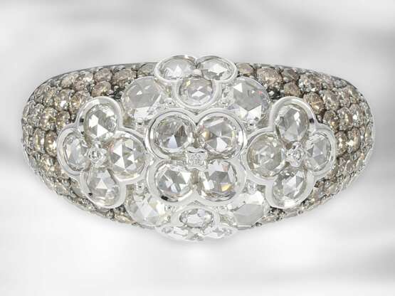Ring: neuwertiger weißgoldener Brillantring mit Diamantrosen und fancy Brillanten, insgesamt ca. 1,95ct, 18K Weißgold - фото 2
