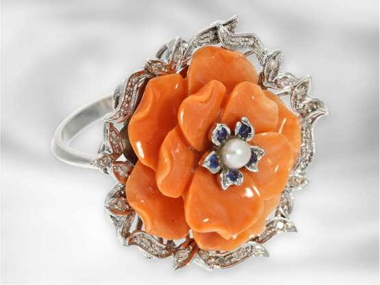 Ring: ungewöhlicher Korallblütenring mit Diamanten, Saphiren und kleiner Perle, italienisches Design, 14K Weißgold - photo 1