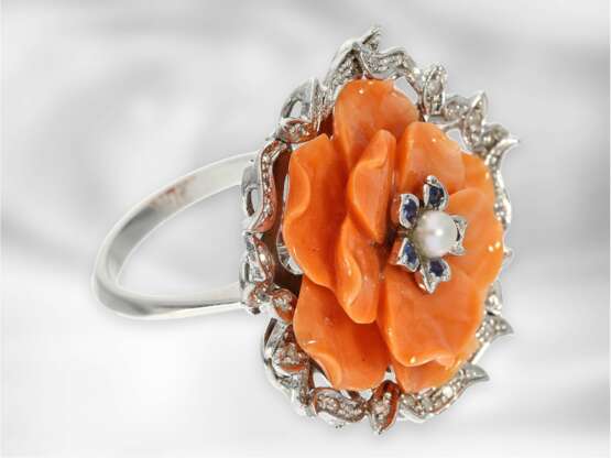 Ring: ungewöhlicher Korallblütenring mit Diamanten, Saphiren und kleiner Perle, italienisches Design, 14K Weißgold - photo 4