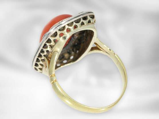 Ring: sehr interessanter antiker Korallring mit Altschliff-Diamanten, insgesamt ca. 0,9ct, 14K Gold und Silber - фото 2