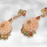 Ohrschmuck: sehr dekorative Blütenohrhänger mit Engelshautkoralle, Farbsteinen und Brillanten, 14K Gelbgold - photo 2