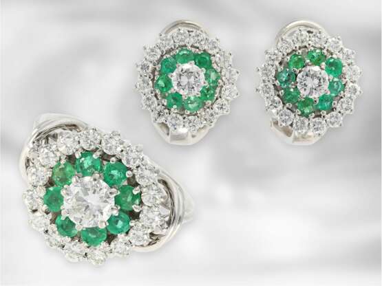 Ring/Ohrschmuck: exquisites Brillant/Smaragd-Schmuckset unter anderem mit 2 Viertel- und 1 Halbkaräter Brillanten, insgesamt ca. 3,48ct, 18K Weißgold - Foto 1