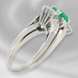 Ring: dekorativer vintage Goldschmiedering mit sehr schönem Smaragd sowie Brillanten/Diamanten, ca. 2ct - photo 2