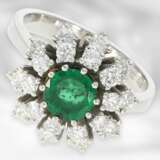 Ring: dekorativer Brillant-/Smaragdring im Vintage-Stil, insgesamt ca. 2,59ct, 18K Weißgold - Foto 1