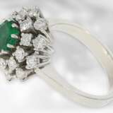 Ring: dekorativer Brillant-/Smaragdring im Vintage-Stil, insgesamt ca. 2,59ct, 18K Weißgold - photo 2