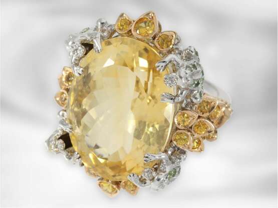 Ring: großer fantasievoll gestalteter Citrinring mit Smaragden und gelben Farbsteinen, 14K Gold, ungetragen - фото 3