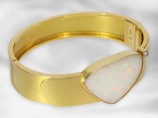 Armreif: handgearbeiteter vintage Designer-Armreif in 18K Gold mit schönem Opal und Brillant - photo 2