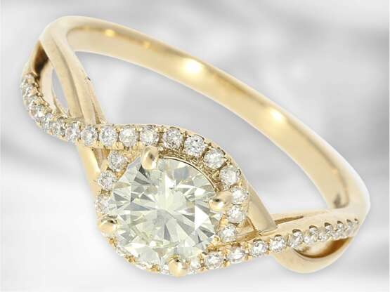 Ring: feiner und eleganter Goldschmiede-Damenring mit großem Brillant von hoher Reinheit, ca.0,76ct - Foto 1