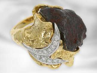 Ring: handgearbeiteter, außergewöhnlicher Designer-Goldschmiedering von Julia Plana mit Eisenerz und Brillanten besetzt, 18K Gold