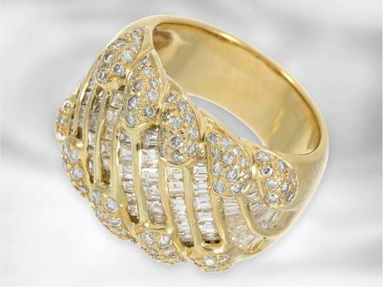 Ring: exklusiver, ehemals sehr teurer Diamant/Brillant-Goldschmiedering, vermutlich Einzelanfertigung aus 18K Gelbgold, 2,21ct Brillanten in Spitzenqualität - Foto 1