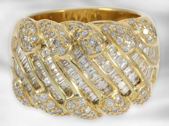 Ring: exklusiver, ehemals sehr teurer Diamant/Brillant-Goldschmiedering, vermutlich Einzelanfertigung aus 18K Gelbgold, 2,21ct Brillanten in Spitzenqualität - Foto 2