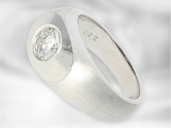 Ring: neuwertiger Solitär-Designerring mit einem Brillanten von ca. 0,72ct, 14K Weißgold - фото 2