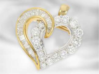 Anhänger: hochwertiger dekorativer Herzanhänger mit Diamanten, auch als Brosche tragbar, insgesamt ca. 1,76ct, 18K Gold