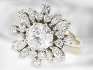 Ring: sehr dekorativer, ungewöhnlicher vintage Diamant/Brillantring in 18K Weißgold, großer Altschliff-Diamant von ca. 1,3ct, zusammen 2,14ct