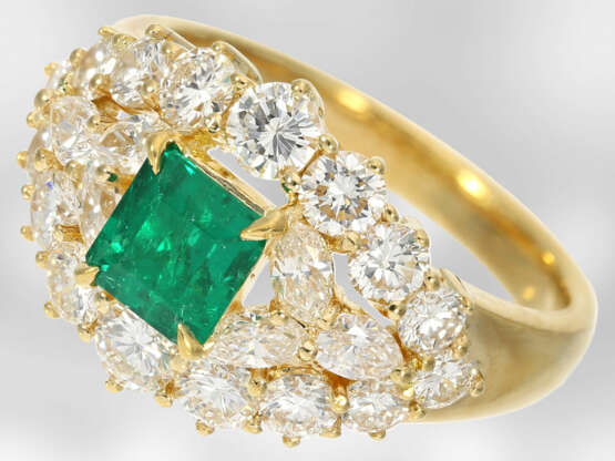 Ring: sehr schöner und sehr hochwertiger Smaragd-/Diamantring, insgesamt ca. 2,34ct, 18K Gelbgold - photo 1