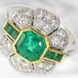 Ring: neuwertiger Smaragd-/Brillantring im Stil des Art déco, insgesamt ca. 2,4ct, 18K Gold - photo 1
