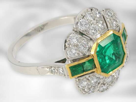 Ring: neuwertiger Smaragd-/Brillantring im Stil des Art déco, insgesamt ca. 2,4ct, 18K Gold - photo 3