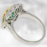 Ring: neuwertiger Smaragd-/Brillantring im Stil des Art déco, insgesamt ca. 2,4ct, 18K Gold - photo 4