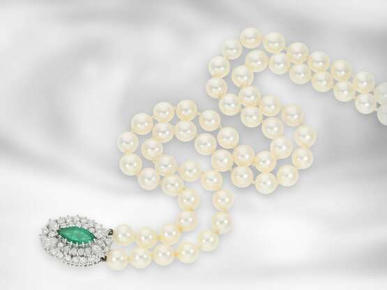 Kette/Collier: hochwertiges 2-reihiges Akoya-Zuchtperlencollier mit Smaragd/Diamantschließe, 18K Weißgold - photo 3