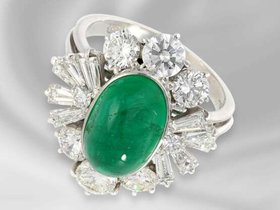 Ring: dekorativer und sehr hochwertiger Goldschmiedering mit wertvollem Smaragd und Diamanten/Brillanten von hoher Qualität, ca. 7,1ct, Hofjuwelier Roesner - photo 1