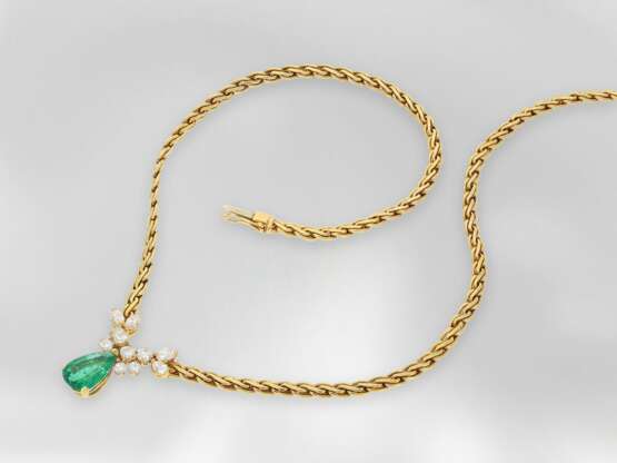 Kette/Collier: neuwertiges sehr dekoratives Goldschmiedecollier mit Smaragdtropfen und Diamanten, insgesamt ca. 4,5ct, 18K Gold - Foto 2