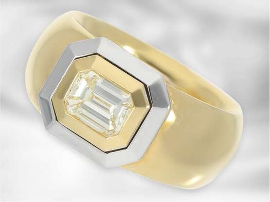 Ring: massiver und ehemals sehr teurer Diamant-Goldschmiedering, feiner Emerald-Cut-Diamant von 1,1ct, Handarbeit, 18K Gold - Foto 1