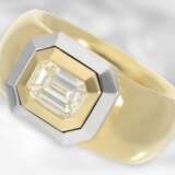 Ring: massiver und ehemals sehr teurer Diamant-Goldschmiedering, feiner Emerald-Cut-Diamant von 1,1ct, Handarbeit, 18K Gold - Foto 1