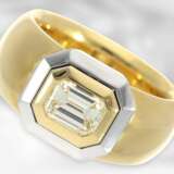 Ring: massiver und ehemals sehr teurer Diamant-Goldschmiedering, feiner Emerald-Cut-Diamant von 1,1ct, Handarbeit, 18K Gold - фото 2