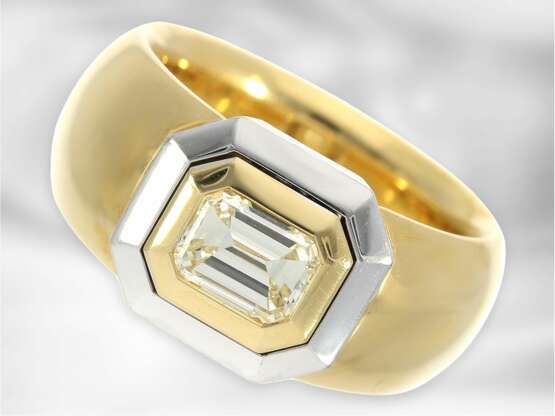 Ring: massiver und ehemals sehr teurer Diamant-Goldschmiedering, feiner Emerald-Cut-Diamant von 1,1ct, Handarbeit, 18K Gold - photo 2
