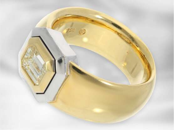 Ring: massiver und ehemals sehr teurer Diamant-Goldschmiedering, feiner Emerald-Cut-Diamant von 1,1ct, Handarbeit, 18K Gold - фото 3