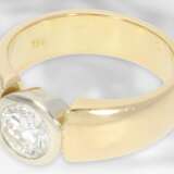 Ring: solider, moderner Brillant/Solitär-Goldschmiedering, sehr schöner Brillant von 1,01ct, Spitzenqualität, inclusive gemmologischem Befund - Foto 3