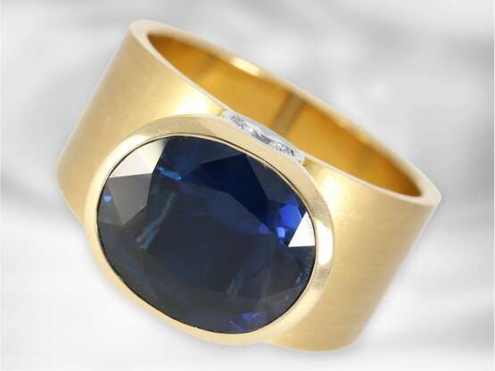 Ring: äußerst hochwertiger und individuell gestalteter Saphir/Brillant-Designer-Goldschmiedering, schöner und wertvoller Saphir von ca. 7,11ct sowie ca. 0,62ct feine Brillanten - Foto 1